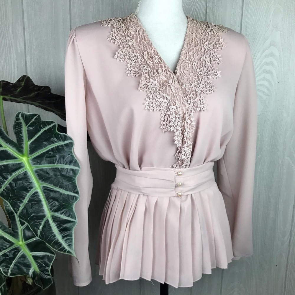 Vintage v-neck lacey long sleeve belted blouse